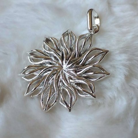 Pendente Aurora em prata - modelo Aurora pontiaguda
